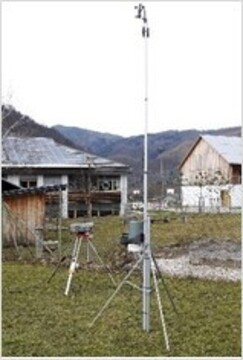 Vremenska postaja postavljena ob osnovni šoli v Bohinjski Bistrici